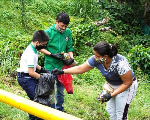 FotografoFoto Alcaldía de Medellín:54.910 personas se beneficiaron con estrategias educativas y ambientales a través de Presupuesto Participativo.